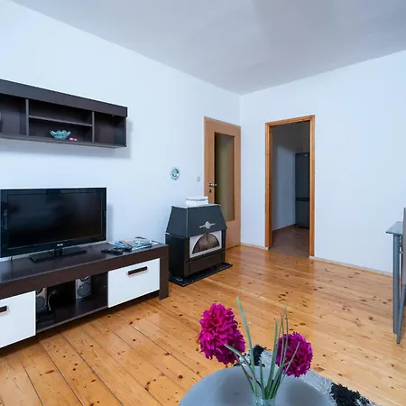 2 Bedroom Lovely In * Пула