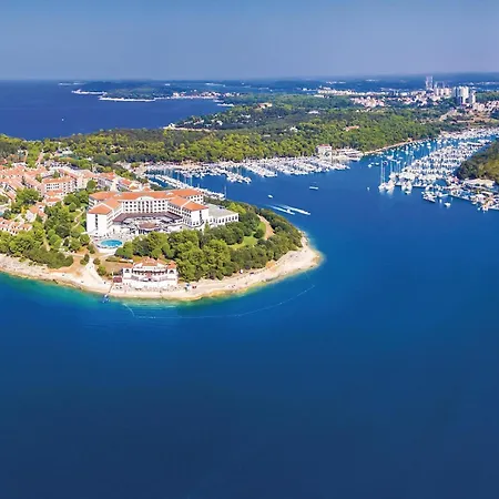 Апартаменты 2 Bedroom Lovely In *