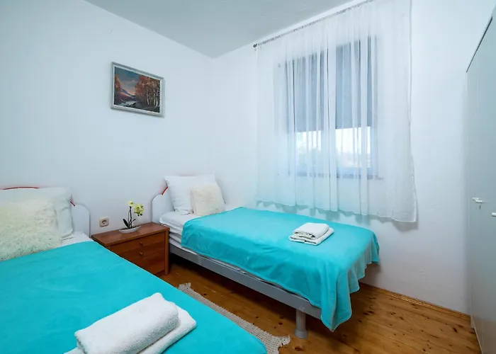 2 Bedroom Lovely In