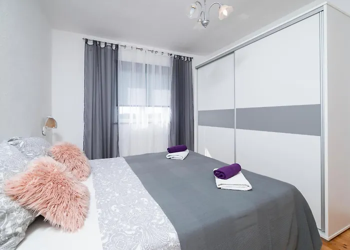 Διαμέρισμα 2 Bedroom Lovely In Πούλα