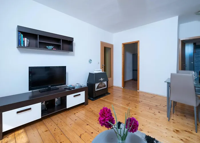 2 Bedroom Lovely In * Pula