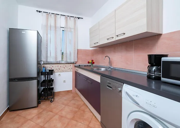 2 Bedroom Lovely In Apartment *