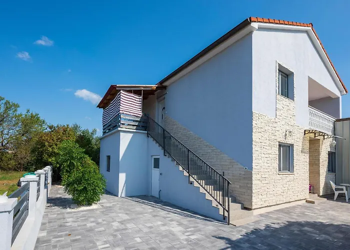 2 Bedroom Lovely In Apartment Pula