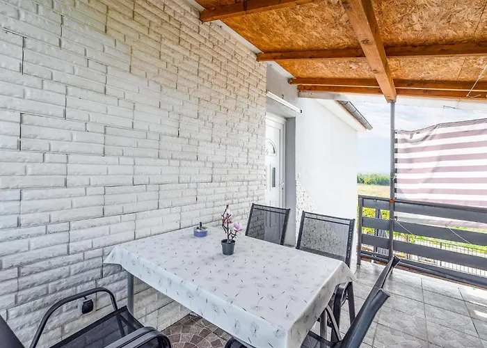 2 Bedroom Lovely In 풀라